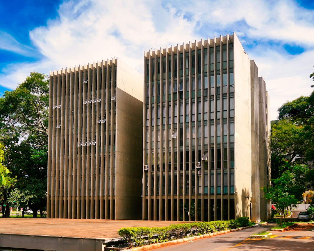 découvrez le public finance center, votre source d’informations fiables sur la finance publique, la gestion budgétaire des collectivités et l’analyse des politiques économiques pour les professionnels et étudiants.