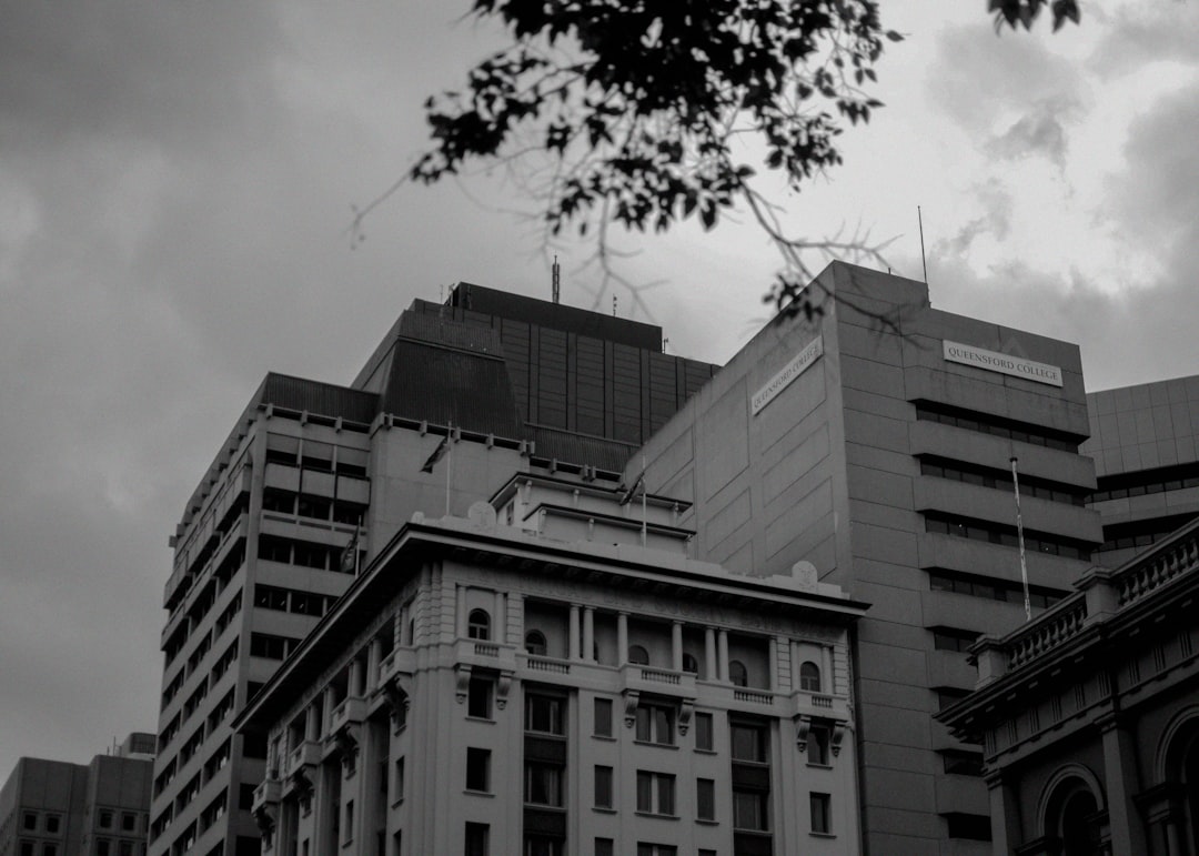 découvrez les principes et les enjeux du contrôle des finances publiques : méthodes, objectifs et importance pour garantir la transparence et l’efficacité de la gestion budgétaire au sein des administrations.