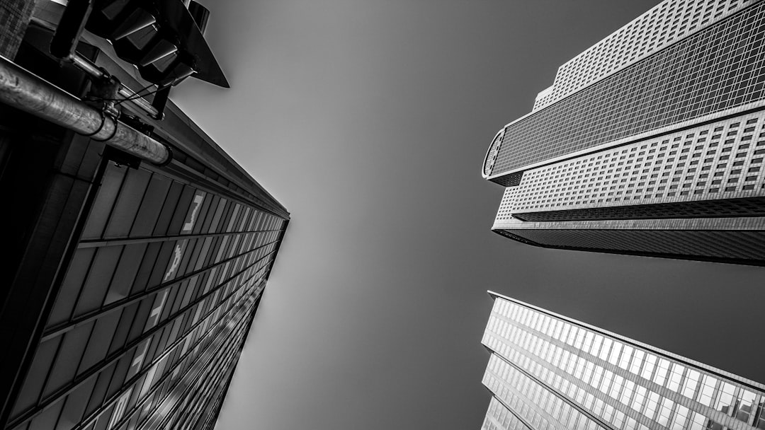 découvrez le métier d'inspecteur des finances publiques : missions, responsabilités, compétences requises et perspectives de carrière dans la gestion et le contrôle des finances de l'état.