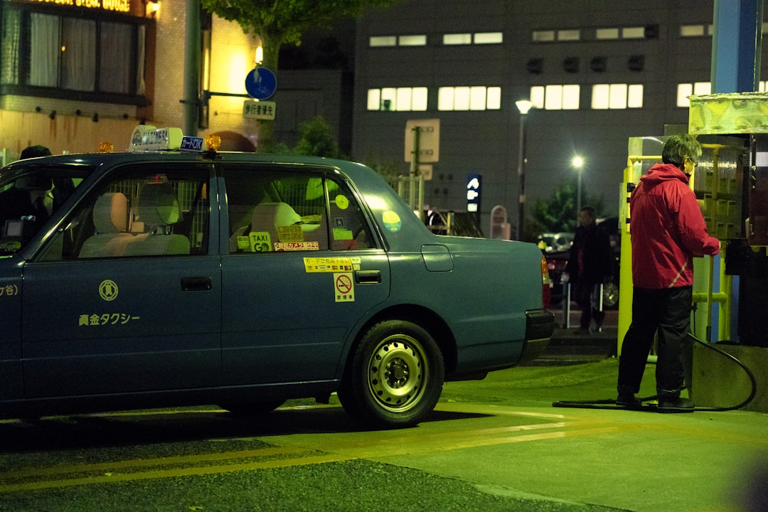 découvrez tout ce qu'il faut savoir sur la taxation : définitions, fonctionnement, types d'impôts et conseils pour optimiser votre fiscalité, tant pour les particuliers que pour les entreprises.